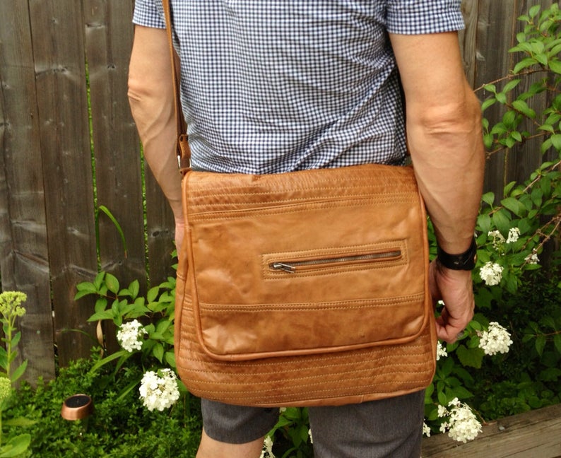 Messenger with Detailed Flap