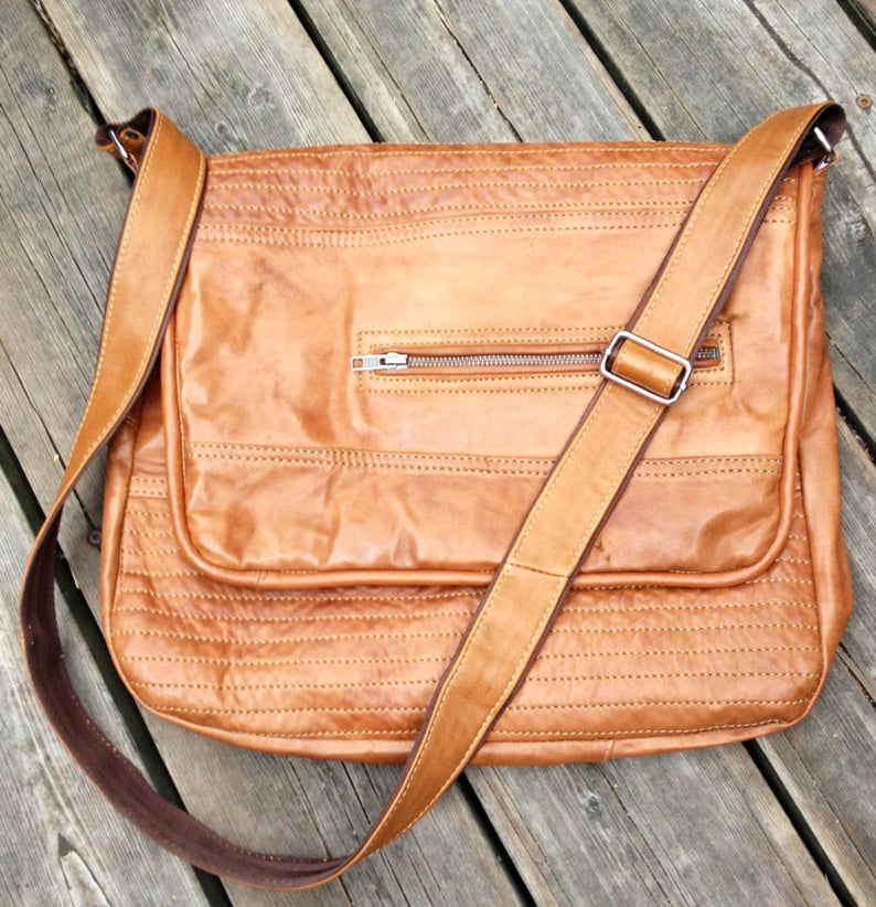 Messenger with Detailed Flap